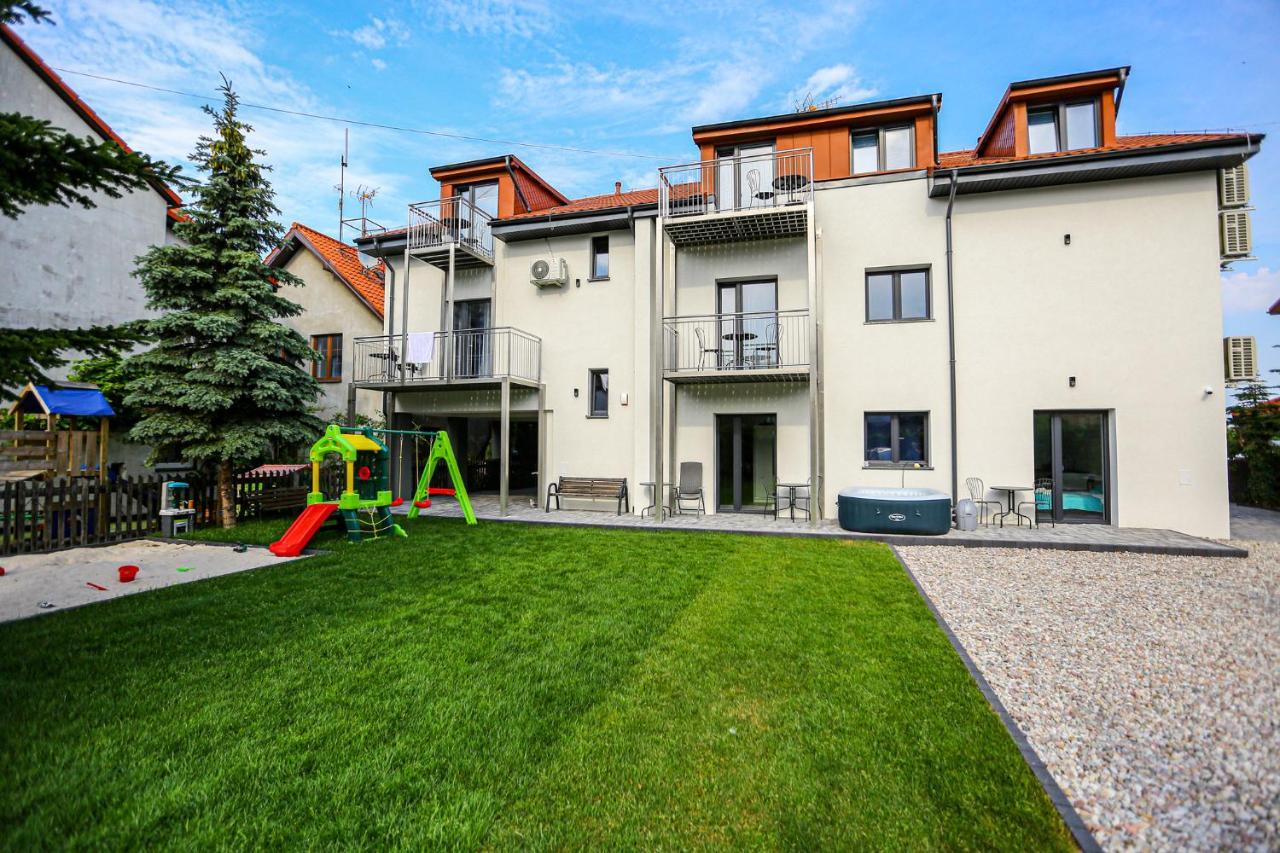 Apart Baltyk Pokoje & Apartamenty Leba Exterior photo