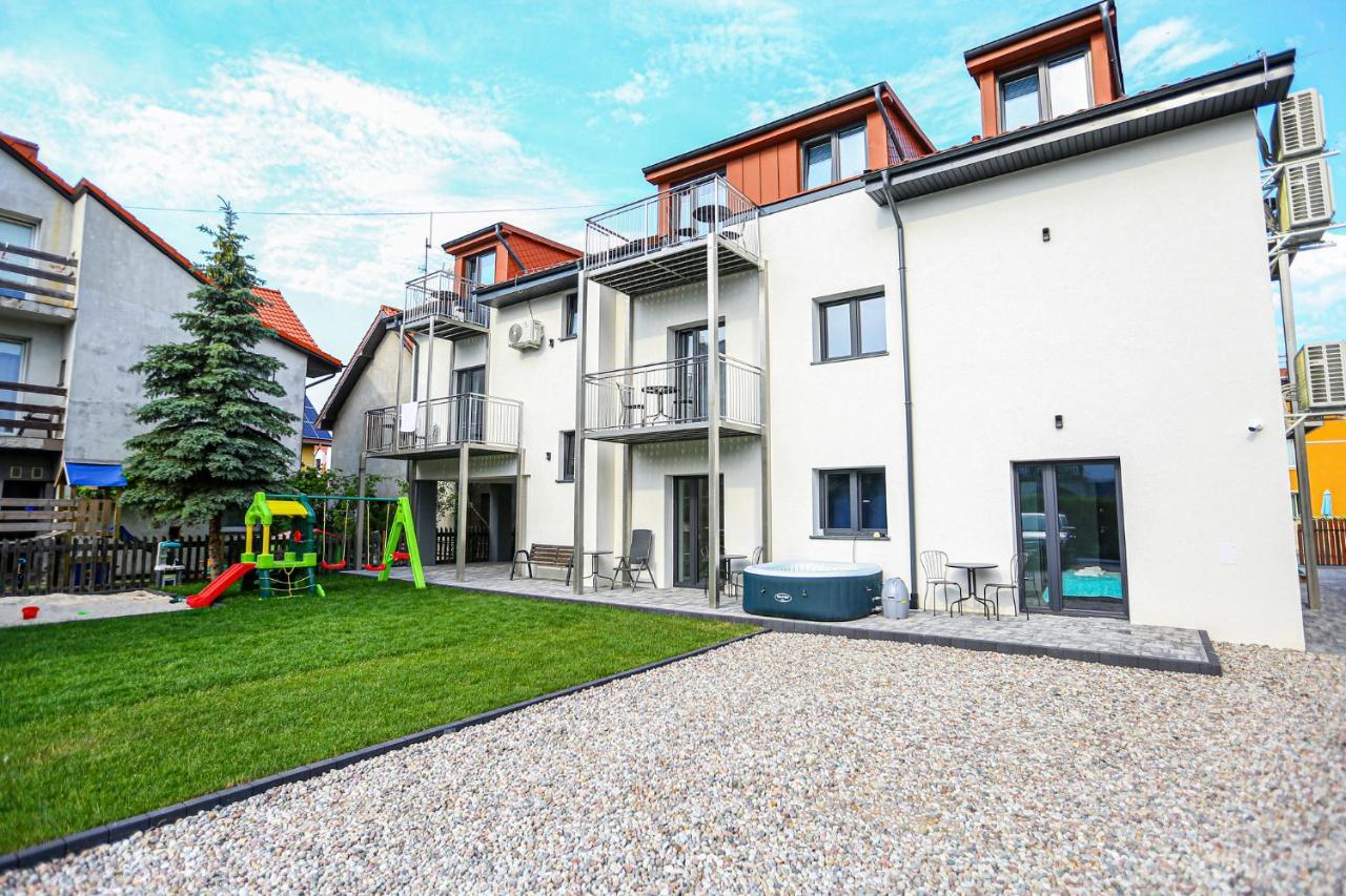 Apart Baltyk Pokoje & Apartamenty Leba Exterior photo
