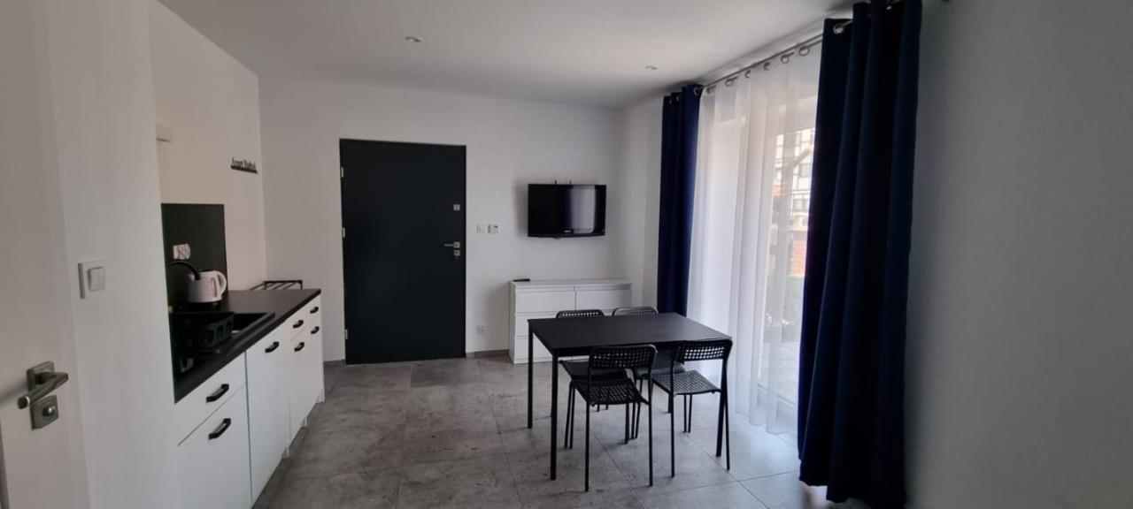Apart Baltyk Pokoje & Apartamenty Leba Exterior photo